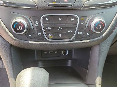 Used 2022 Chevrolet Equinox RS AWD/4WD image 30