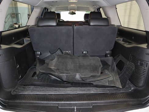 Used 2011 Chevrolet Suburban LT image 12