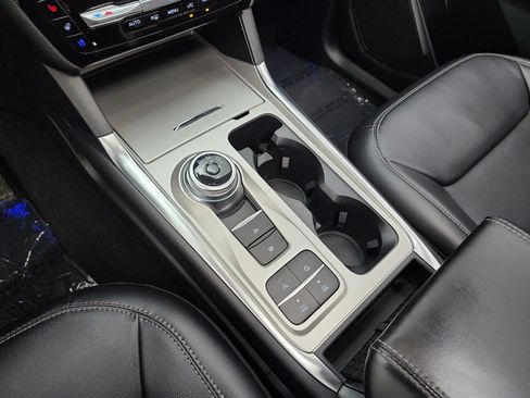 Used 2023 Ford Explorer Limited w/ Limited Technology Package RWD image 12