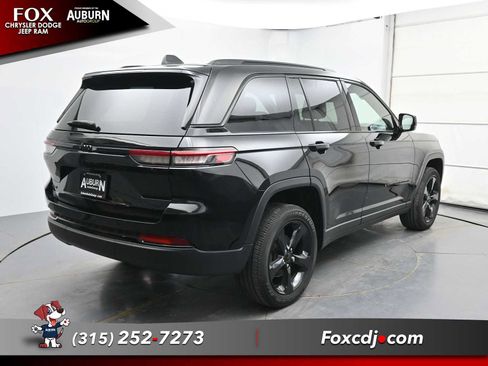 Used 2023 Jeep Grand Cherokee Altitude AWD/4WD image 13