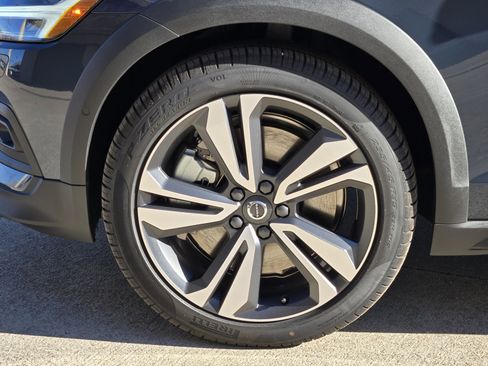 New 2026 Volvo V60 B5 Cross Country Plus w/ Climate Package image 12