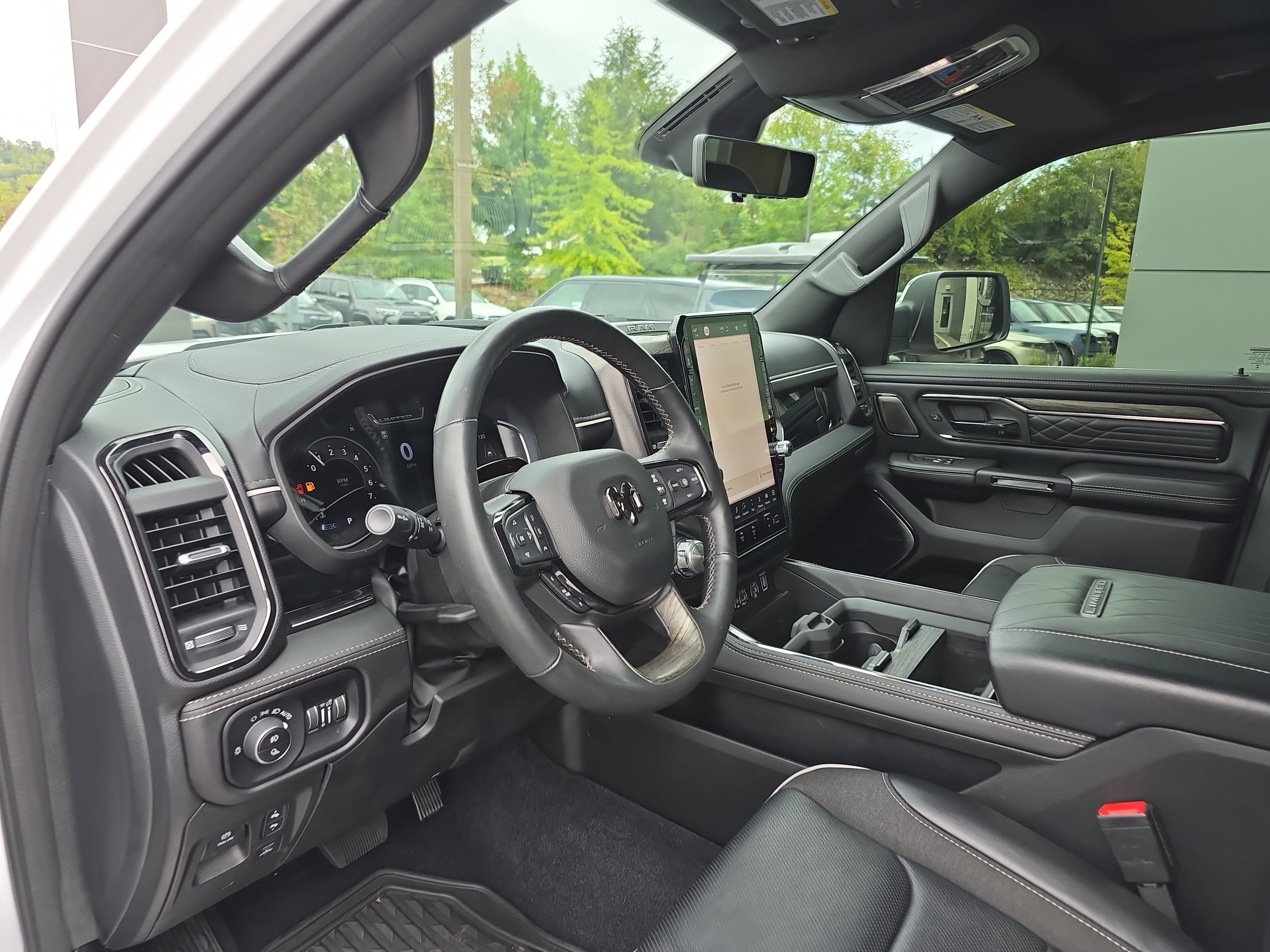 Used 2025 RAM 1500 Limited AWD/4WD image 24