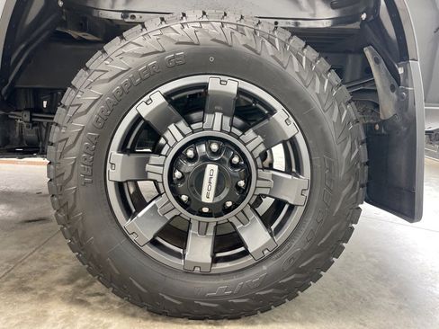 Used 2024 Ford F250 Lariat w/ Sport Appearance Package image 13