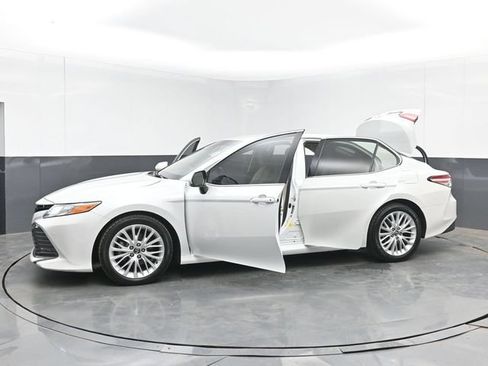Used 2018 Toyota Camry XLE FWD image 52