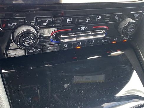 New 2025 Jeep Grand Cherokee Limited w/ Luxury Tech Group II image 24