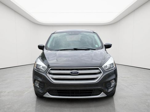 Used 2019 Ford Escape SE FWD image 2