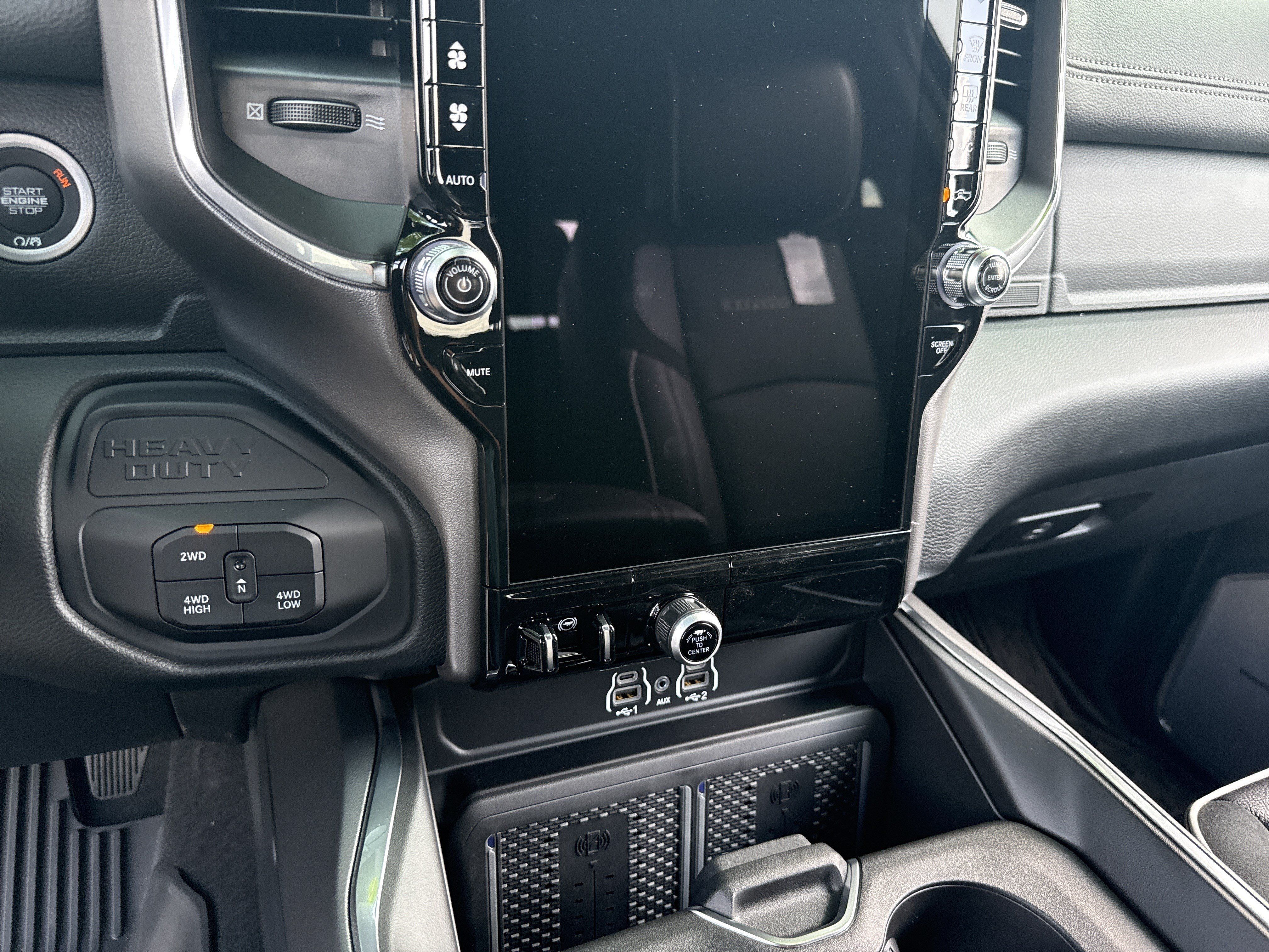 New 2026 RAM 3500 Laramie AWD/4WD image 29