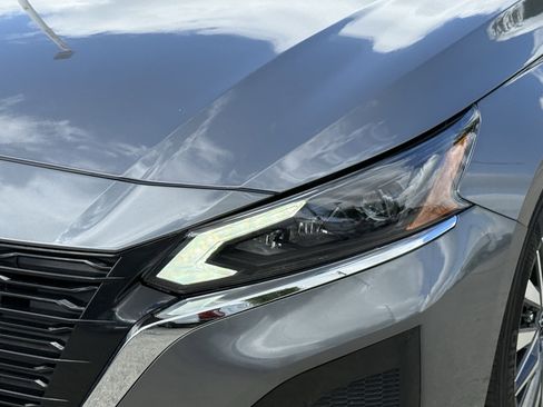 Used 2025 Nissan Altima 2.5 SV image 12