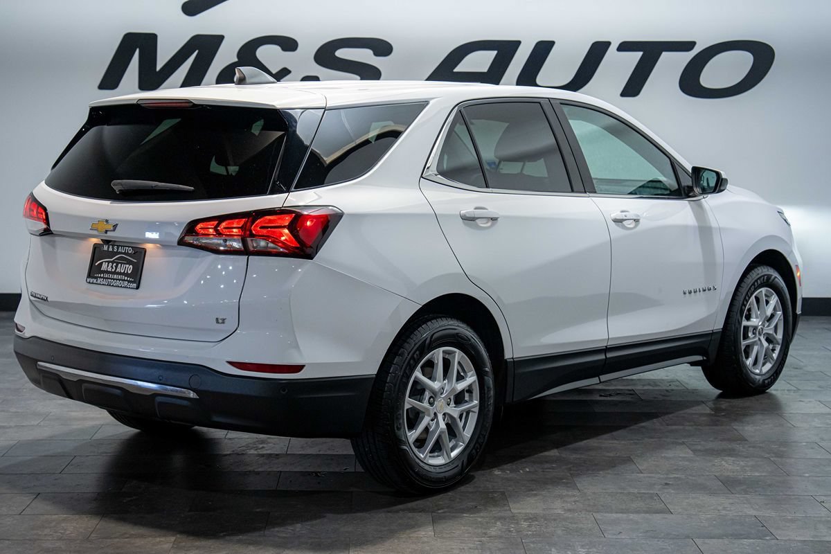 Used 2022 Chevrolet Equinox LT w/ Driver Convenience Package FWD image 4