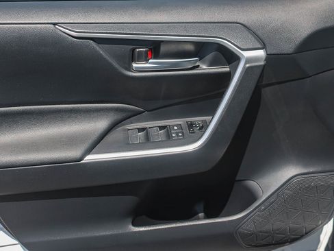 Used 2022 Toyota RAV4 SE w/ Weather & Moonroof Package AWD/4WD image 21