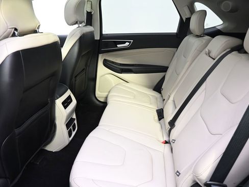 Used 2019 Ford Edge Titanium w/ Cold Weather Package AWD/4WD image 17