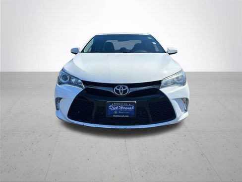 Used 2017 Toyota Camry SE image 3