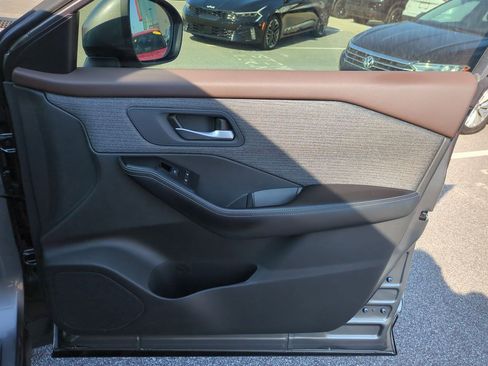 Certified 2023 Nissan Rogue SV FWD image 39