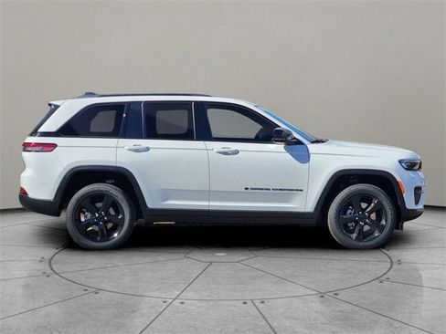 New 2025 Jeep Grand Cherokee Altitude image 13