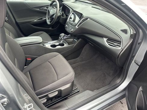 Used 2024 Chevrolet Malibu LT image 11
