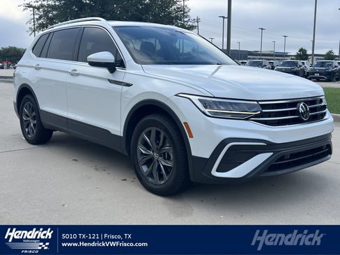Used 2023 Volkswagen Tiguan SE w/ Panoramic Sunroof Package FWD image 1