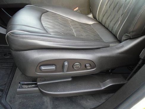 Used 2022 Buick Enclave Avenir w/ LPO, Floor Liner Package AWD/4WD image 18