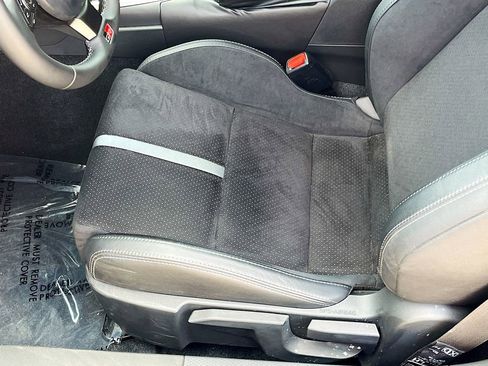 Used 2025 Toyota GR86 Premium w/ ALL Weather Mat Package (TMS) image 18