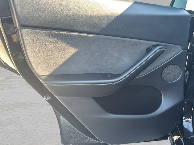 Used 2024 Tesla Model Y Long Range AWD/4WD image 13