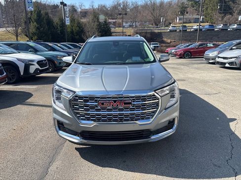 Used 2024 GMC Terrain Denali image 2