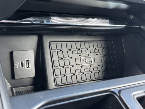 Used 2025 Ford F150 Lariat w/ Equipment Group 502A High image 22