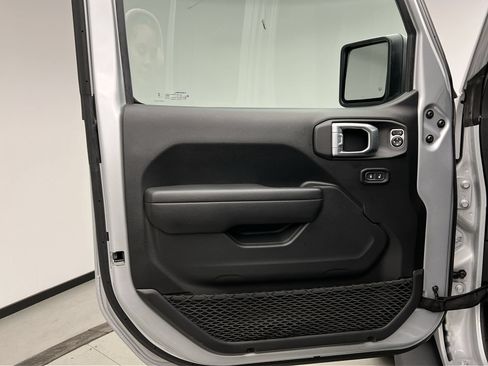 Used 2023 Jeep Wrangler Unlimited Sport AWD/4WD image 9