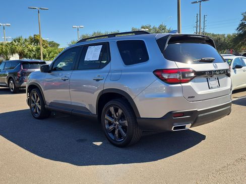 Used 2023 Honda Pilot Sport image 6