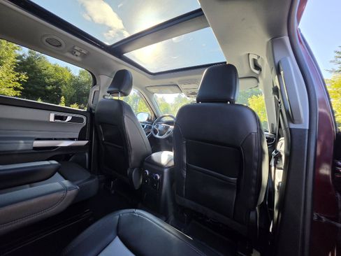 Used 2022 Ford Explorer XLT w/ Equipment Group 202A AWD/4WD image 20