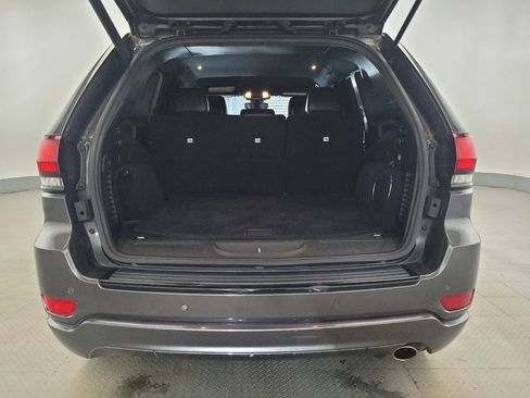 Used 2018 Jeep Grand Cherokee Altitude AWD/4WD image 29