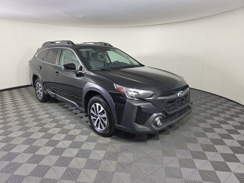 Used 2024 Subaru Outback Premium AWD/4WD image 7