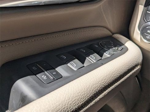 Used 2024 GMC Yukon Denali w/ Denali Reserve Package image 28