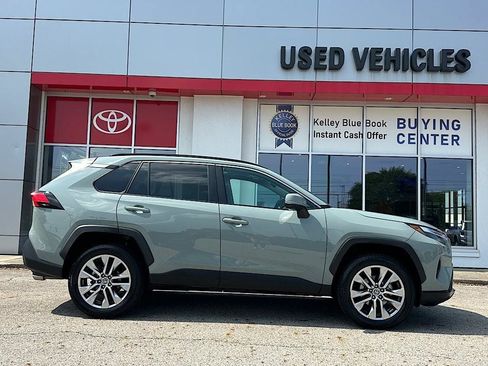 Certified 2022 Toyota RAV4 XLE Premium FWD image 6