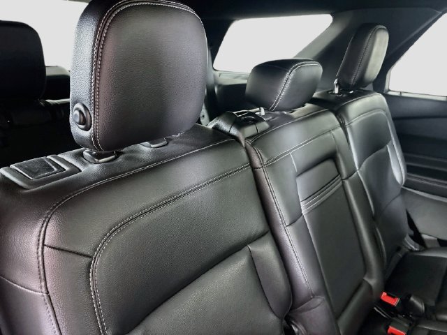 Used 2020 Ford Explorer XLT w/ Equipment Group 202A AWD/4WD image 32