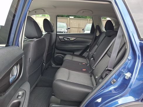 Used 2019 Nissan Rogue SV AWD/4WD image 11
