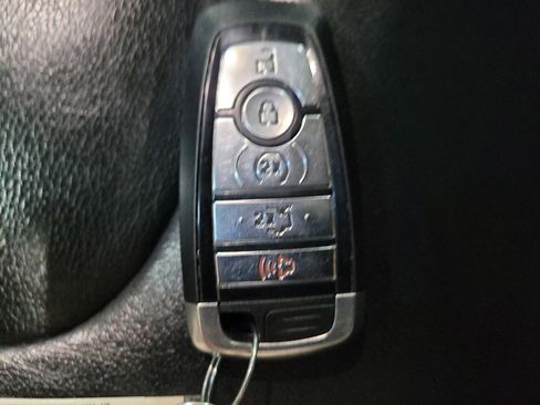Used 2019 Ford Edge Titanium AWD/4WD image 32