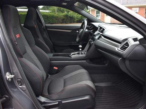Used 2018 Honda Civic Si image 8