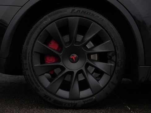 Used 2023 Tesla Model Y Long Range image 9
