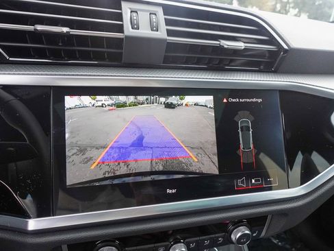 Used 2025 Audi Q3 2.0T Premium image 25