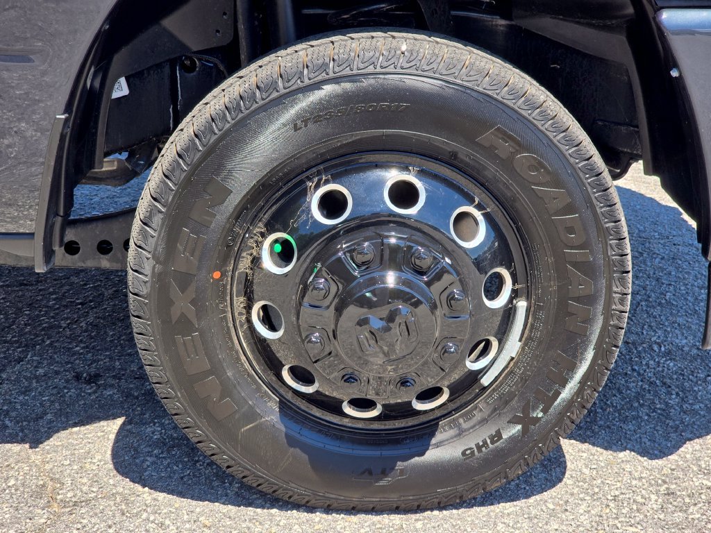 New 2026 RAM 3500 Big Horn AWD/4WD image 15