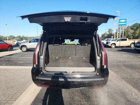Used 2020 Cadillac Escalade Platinum image 12