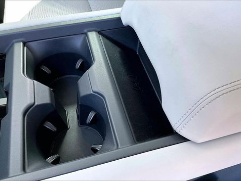 Used 2025 Land Rover Defender 110 S image 33