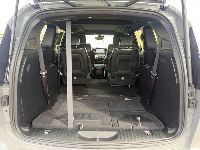 Used 2025 Chrysler Pacifica Limited FWD image 46