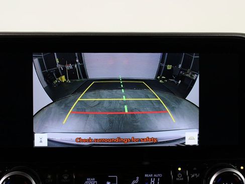 Used 2023 Toyota Highlander Limited image 28