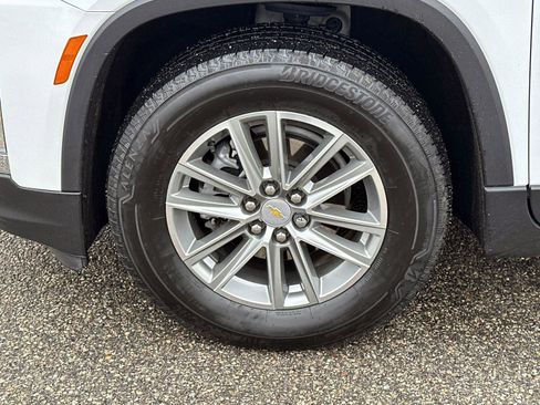 Used 2023 Chevrolet Traverse LT image 8