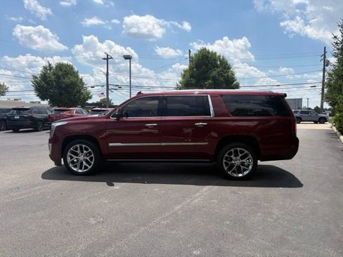 Used 2020 Cadillac Escalade ESV Premium Luxury AWD/4WD image 2