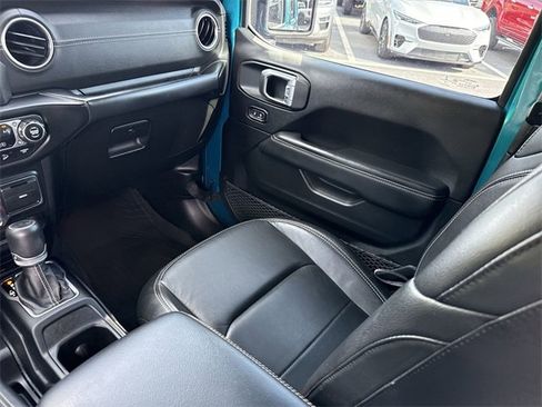 Used 2019 Jeep Wrangler Unlimited Sahara image 18