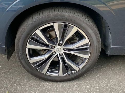 Used 2022 Volvo XC60 B5 Momentum AWD/4WD image 6