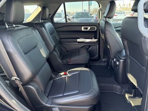 Used 2022 Ford Explorer XLT w/ Equipment Group 202A image 11