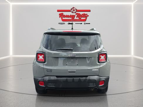 Used 2020 Jeep Renegade Latitude FWD image 4