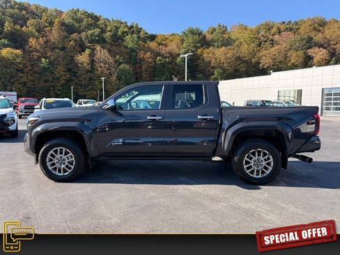 Used 2024 Toyota Tacoma 4x4 Double Cab image 11